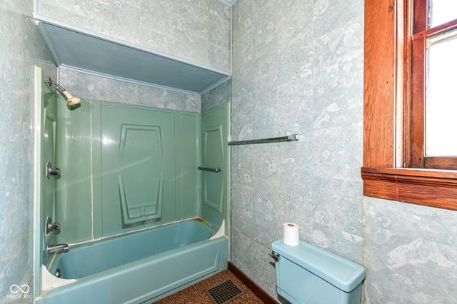 1660 N 10th Street, Noblesville, IN 46060