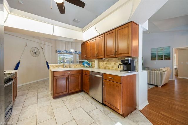 516 SE 8th PL, Cape Coral, FL 33990