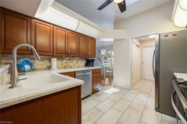 516 SE 8th PL, Cape Coral, FL 33990
