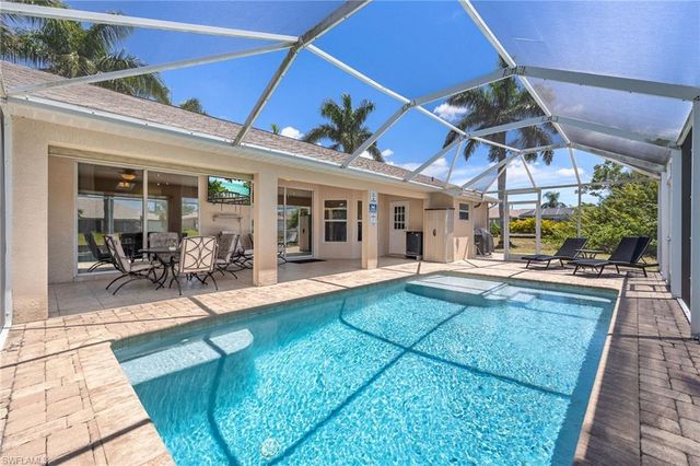 516 SE 8th PL, Cape Coral, FL 33990