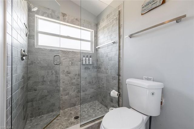 516 SE 8th PL, Cape Coral, FL 33990