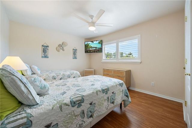 516 SE 8th PL, Cape Coral, FL 33990