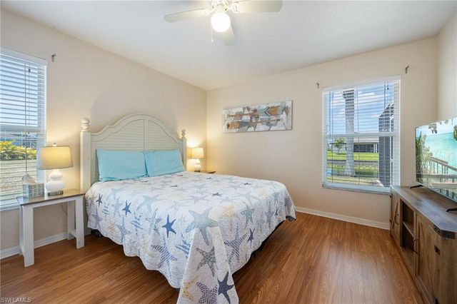 516 SE 8th PL, Cape Coral, FL 33990