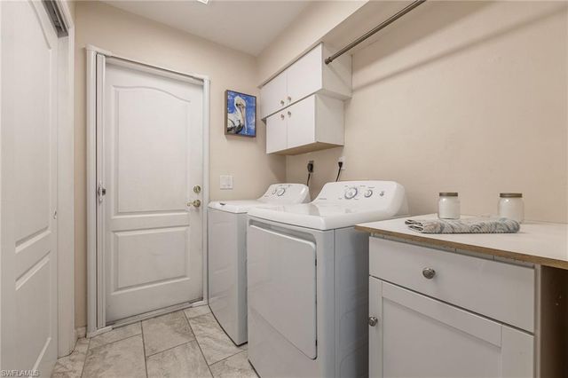 516 SE 8th PL, Cape Coral, FL 33990