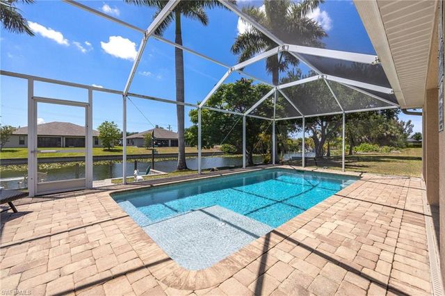 516 SE 8th PL, Cape Coral, FL 33990