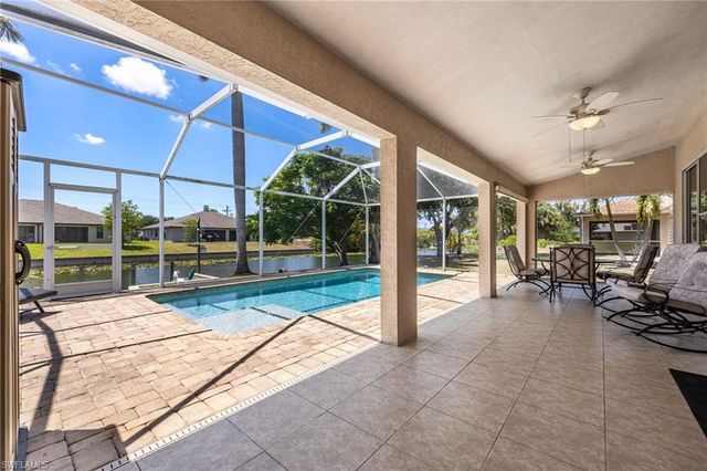 516 SE 8th PL, Cape Coral, FL 33990