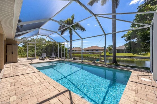516 SE 8th PL, Cape Coral, FL 33990