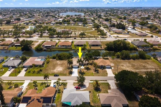 516 SE 8th PL, Cape Coral, FL 33990