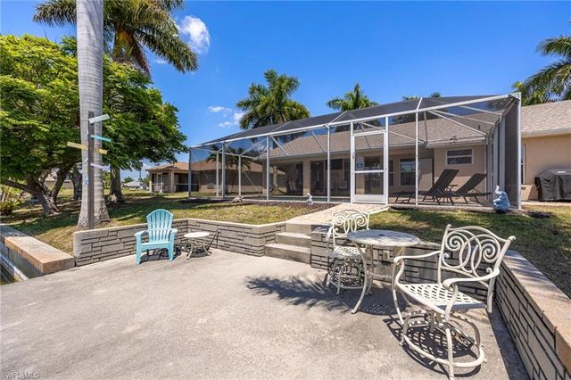 516 SE 8th PL, Cape Coral, FL 33990