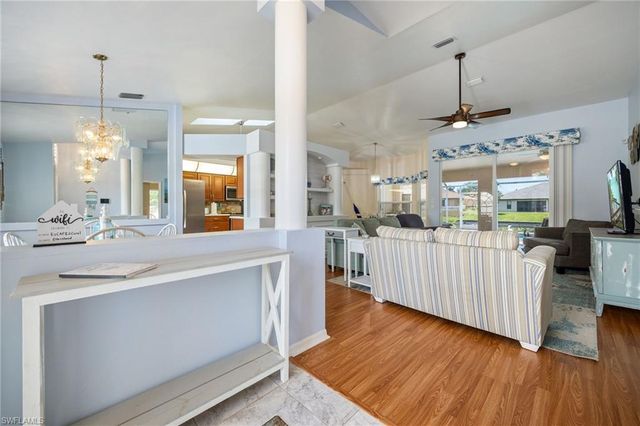 516 SE 8th PL, Cape Coral, FL 33990