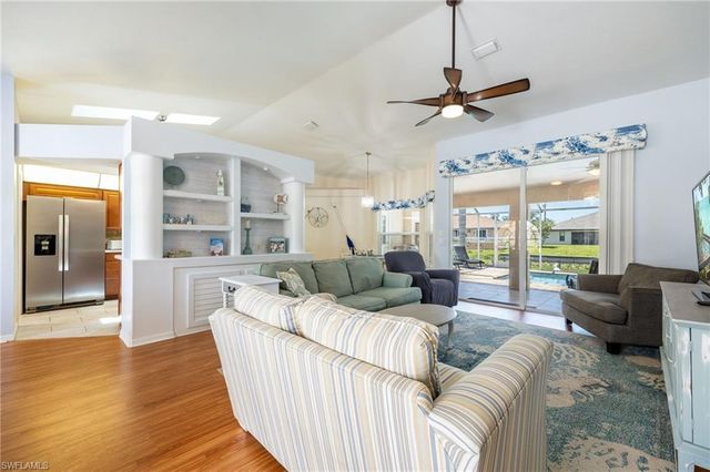 516 SE 8th PL, Cape Coral, FL 33990