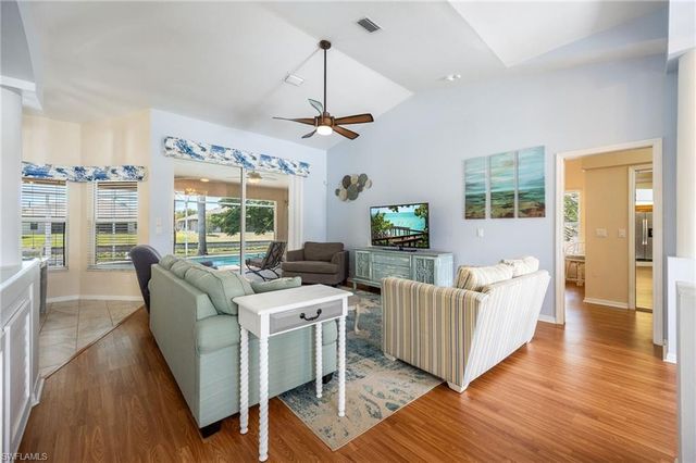 516 SE 8th PL, Cape Coral, FL 33990