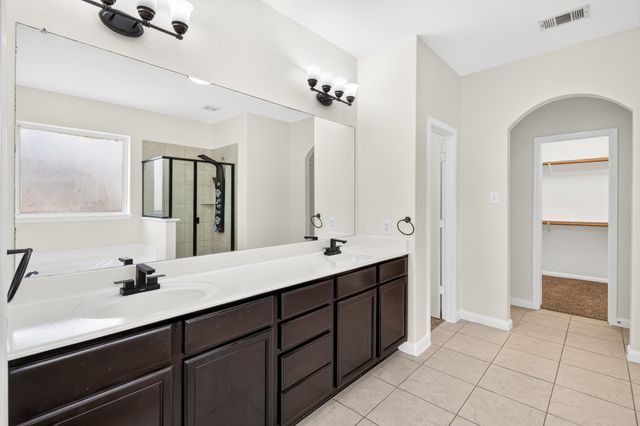 302 Kaylee Way, Red Oak, TX 75154