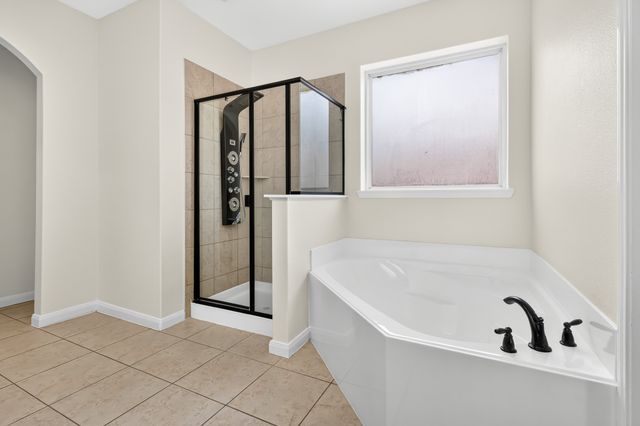 302 Kaylee Way, Red Oak, TX 75154