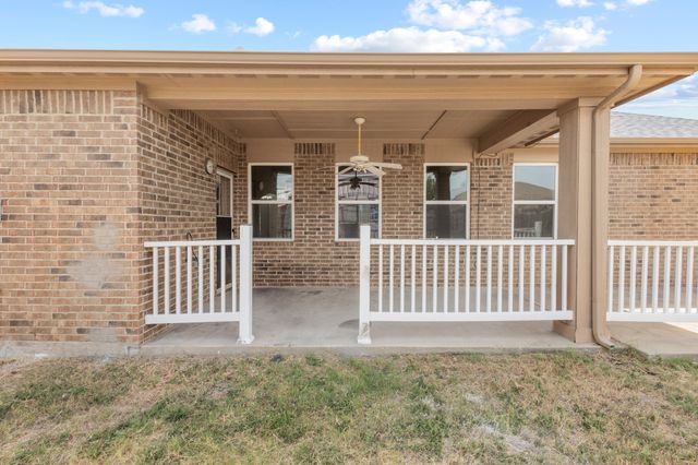 302 Kaylee Way, Red Oak, TX 75154