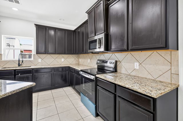 302 Kaylee Way, Red Oak, TX 75154