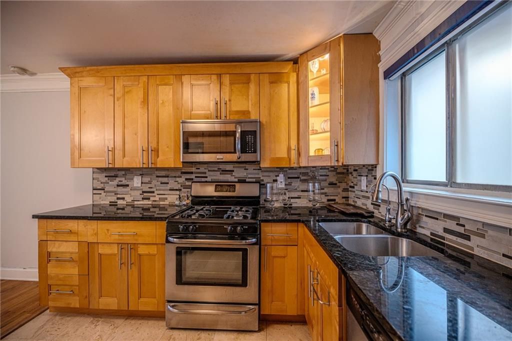 Image 4 of property listing at 375 6th NE Street 5, Atlanta, GA 30308