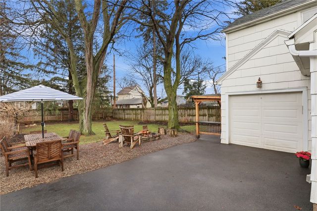 53 Hedgegarth Drive, Irondequoit, NY 14617