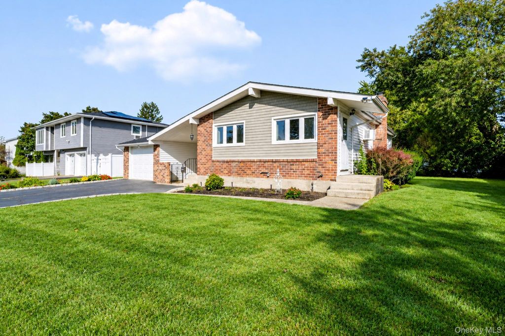 9 Plowboy Path, Commack, NY 11725 — photo 2