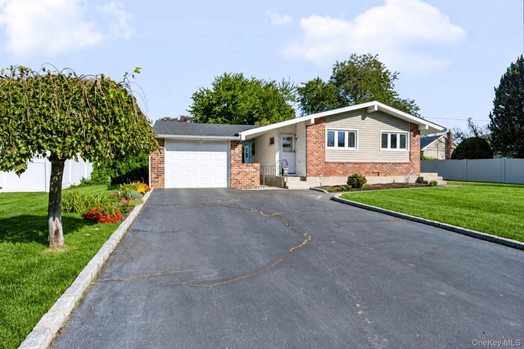 9 Plowboy Path, Commack, NY 11725 — photo 3