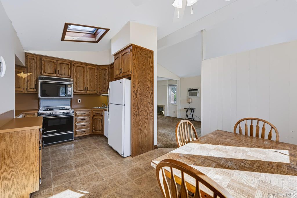 9 Plowboy Path, Commack, NY 11725 — photo 4