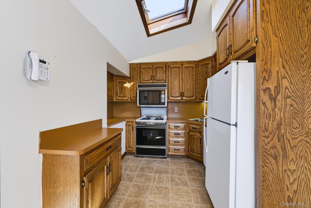 9 Plowboy Path, Commack, NY 11725 — photo 5