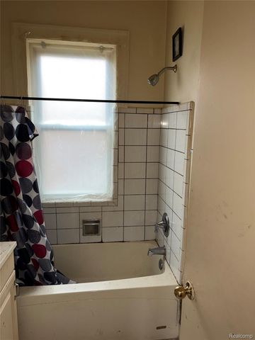 5902 Wayburn Street, Detroit, MI 48224