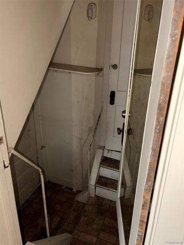 5902 Wayburn Street, Detroit, MI 48224