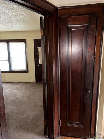 5902 Wayburn Street, Detroit, MI 48224