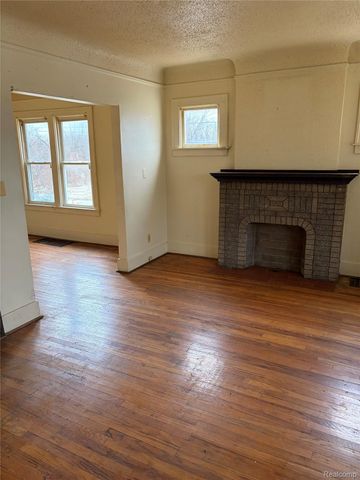 5902 Wayburn Street, Detroit, MI 48224