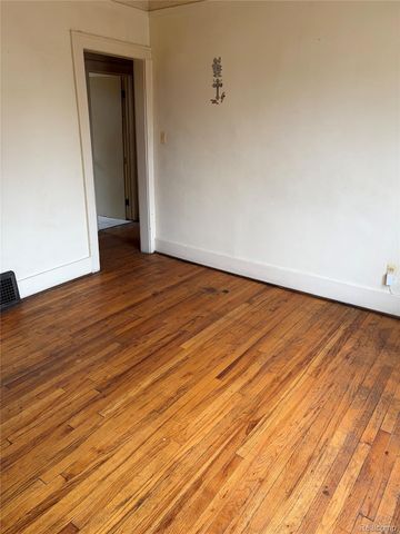 5902 Wayburn Street, Detroit, MI 48224