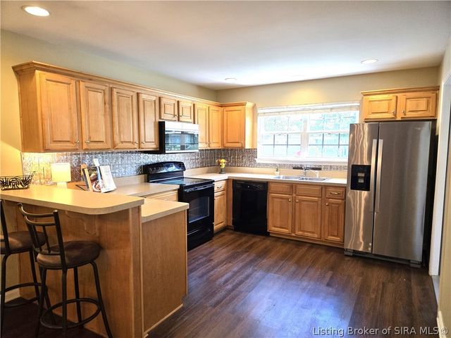 3615 Stonecreek Circle A, Jeffersonville, IN 47130