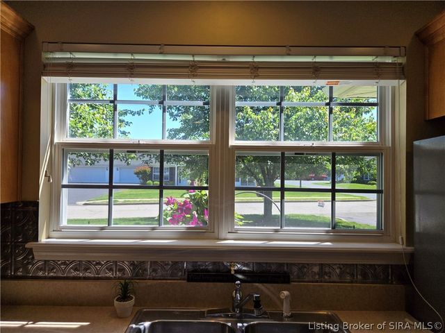 3615 Stonecreek Circle A, Jeffersonville, IN 47130