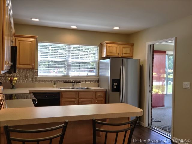 3615 Stonecreek Circle A, Jeffersonville, IN 47130