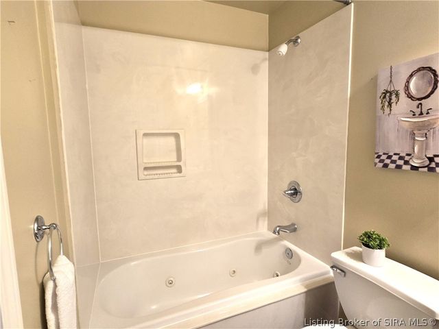 3615 Stonecreek Circle A, Jeffersonville, IN 47130