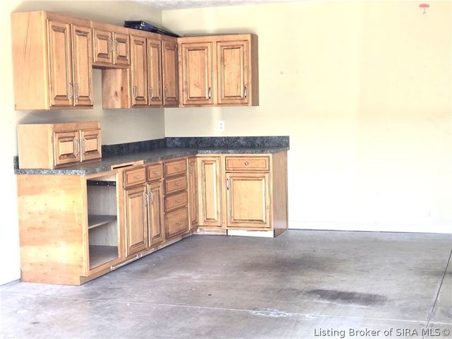 3615 Stonecreek Circle A, Jeffersonville, IN 47130