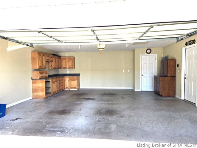 3615 Stonecreek Circle A, Jeffersonville, IN 47130
