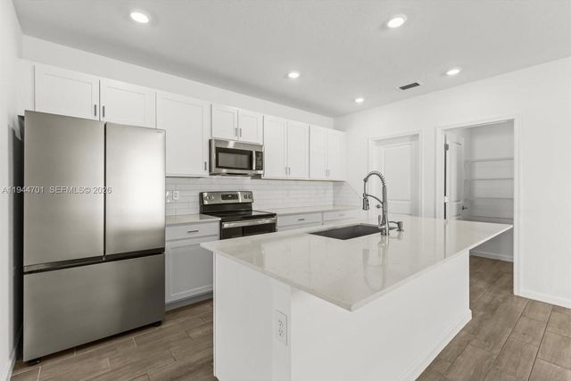 996 Bent Creek Dr, Fort Pierce, FL 34947