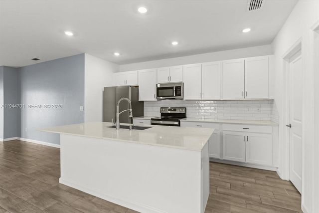 996 Bent Creek Dr, Fort Pierce, FL 34947