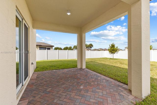 996 Bent Creek Dr, Fort Pierce, FL 34947