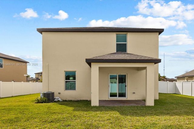 996 Bent Creek Dr, Fort Pierce, FL 34947