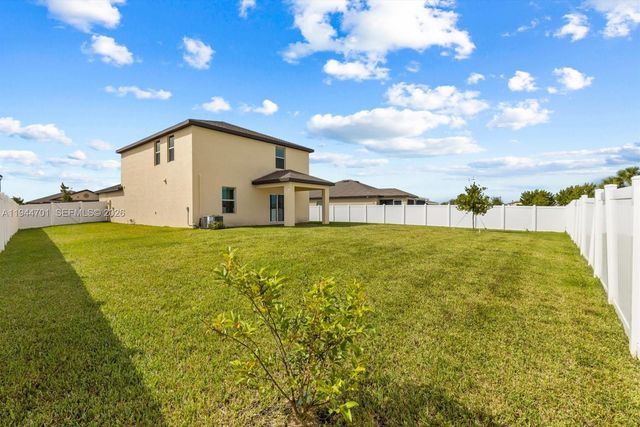 996 Bent Creek Dr, Fort Pierce, FL 34947
