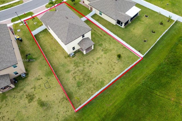 996 Bent Creek Dr, Fort Pierce, FL 34947