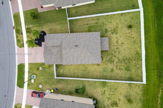 996 Bent Creek Dr, Fort Pierce, FL 34947