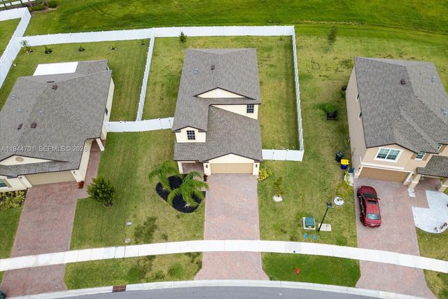 996 Bent Creek Dr, Fort Pierce, FL 34947