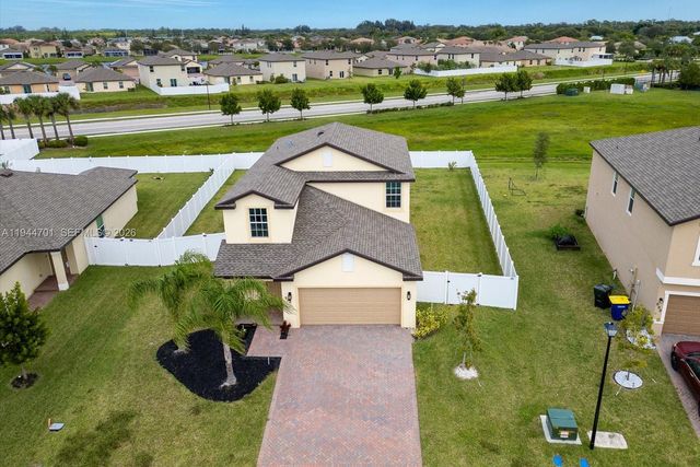 996 Bent Creek Dr, Fort Pierce, FL 34947