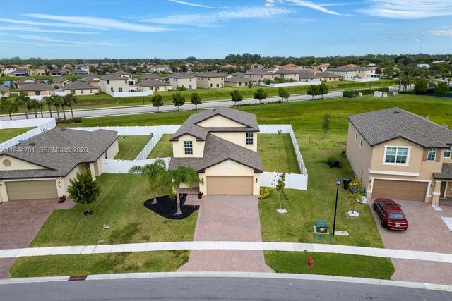 996 Bent Creek Dr, Fort Pierce, FL 34947