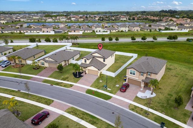 996 Bent Creek Dr, Fort Pierce, FL 34947