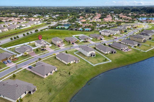 996 Bent Creek Dr, Fort Pierce, FL 34947