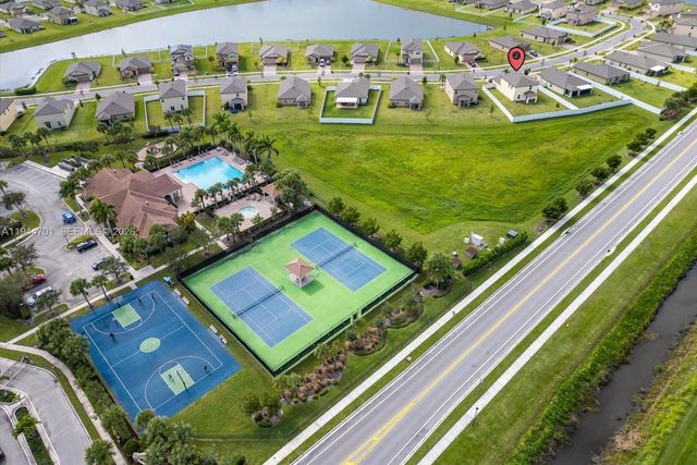 996 Bent Creek Dr, Fort Pierce, FL 34947